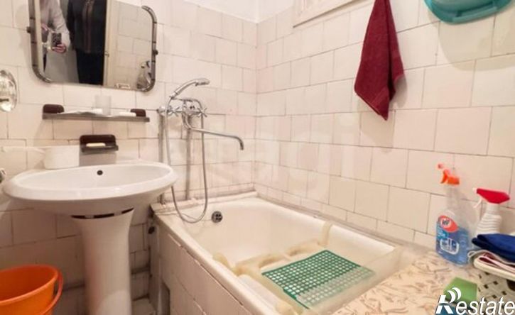 2-комн квартира пл 50 летия Октября, 4,  д. 4