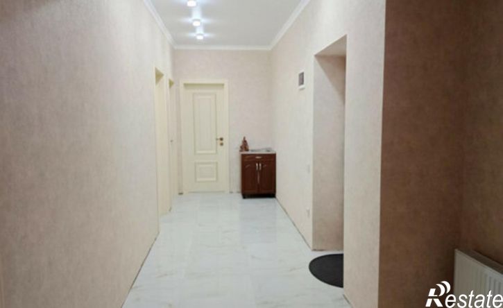 4-комн квартира улица Курсантов-Кировцев, 13В,  д. 13В