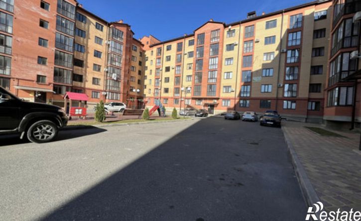 4-комн квартира улица Билара Кабалоева, 18,  д. 18