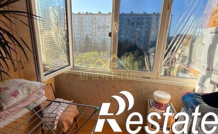 2-комн квартира улица Морских Пехотинцев, 7/1,  д. 7/1