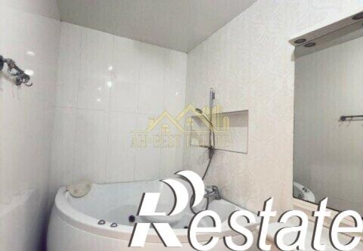 4-комн квартира улица Ларионова, 19,  д. 19