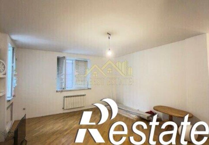4-комн квартира улица Ларионова, 19,  д. 19